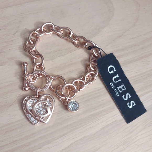 Guess Logo Heart Crystal Charm Gold Toggle Clasp Bracelet Y2K Bling - Picture 1 of 2